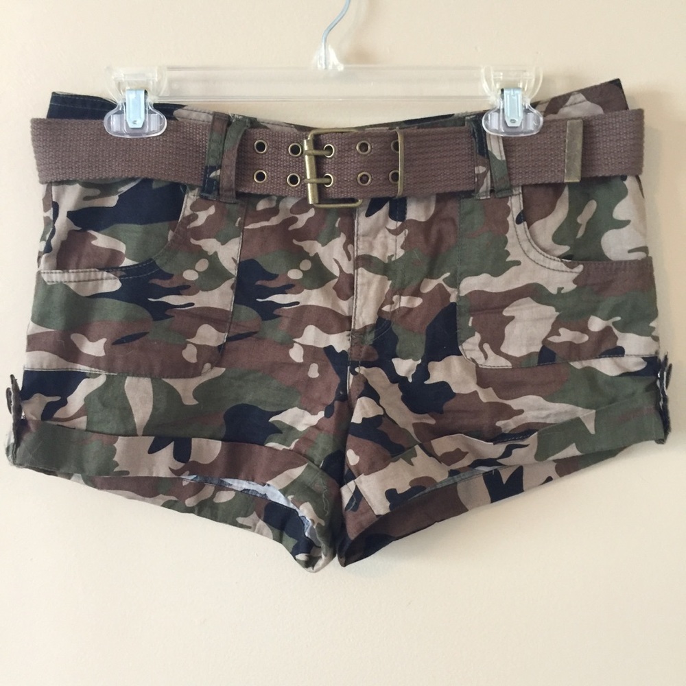 Rue21 camouflage shorts with belt (juniors 5/6)